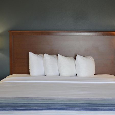 Americinn By Wyndham Spencer Екстер'єр фото