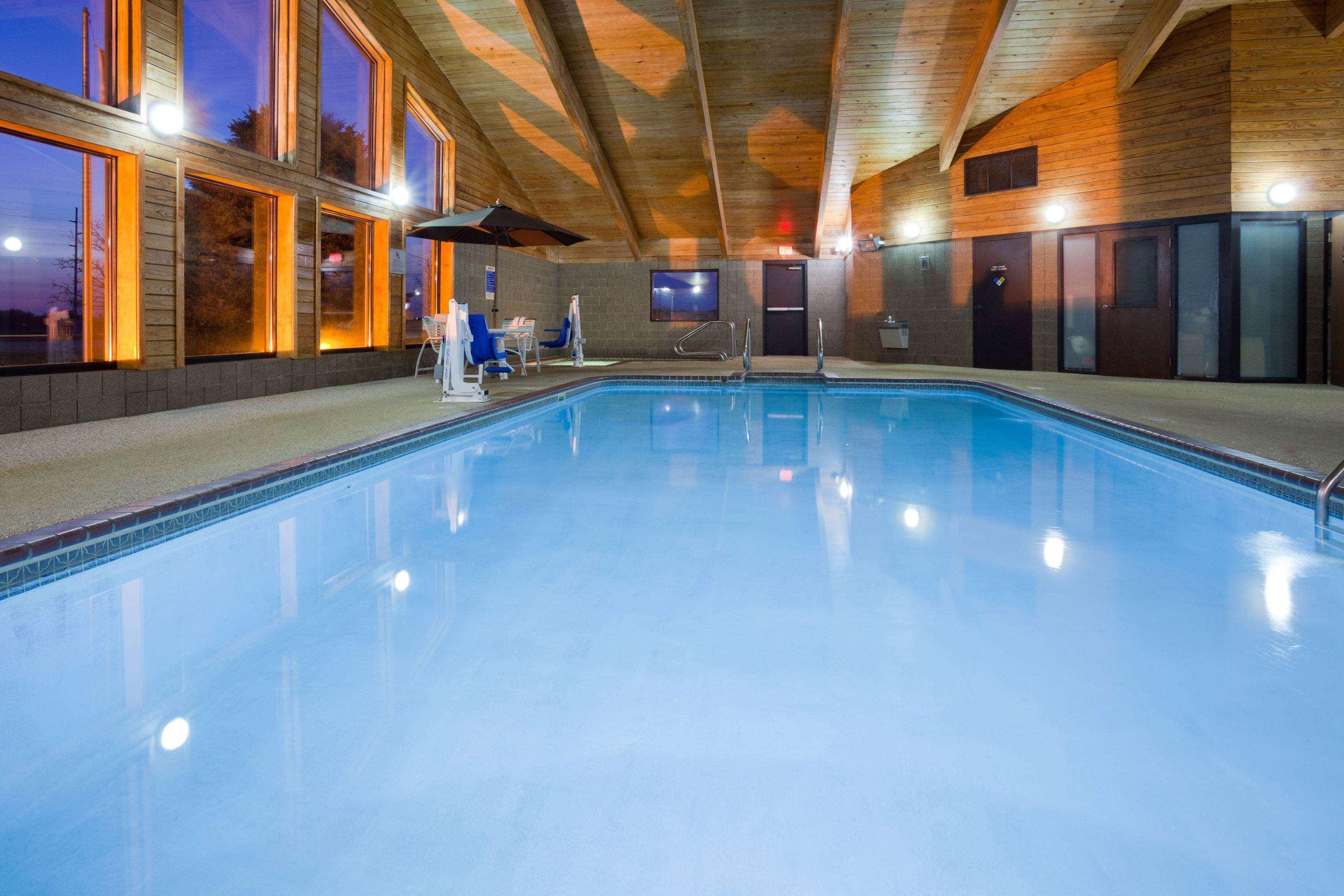 Americinn By Wyndham Spencer Екстер'єр фото